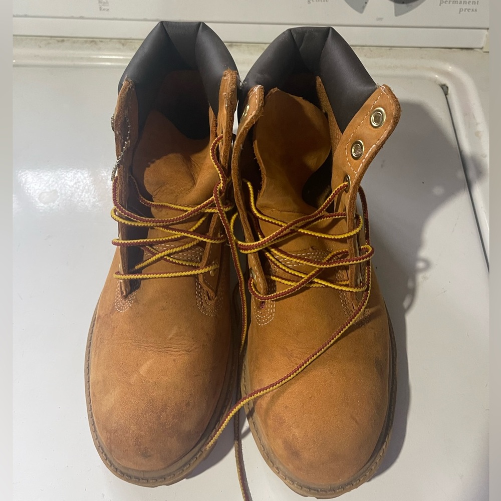 Timberlands size 4, slight stains!